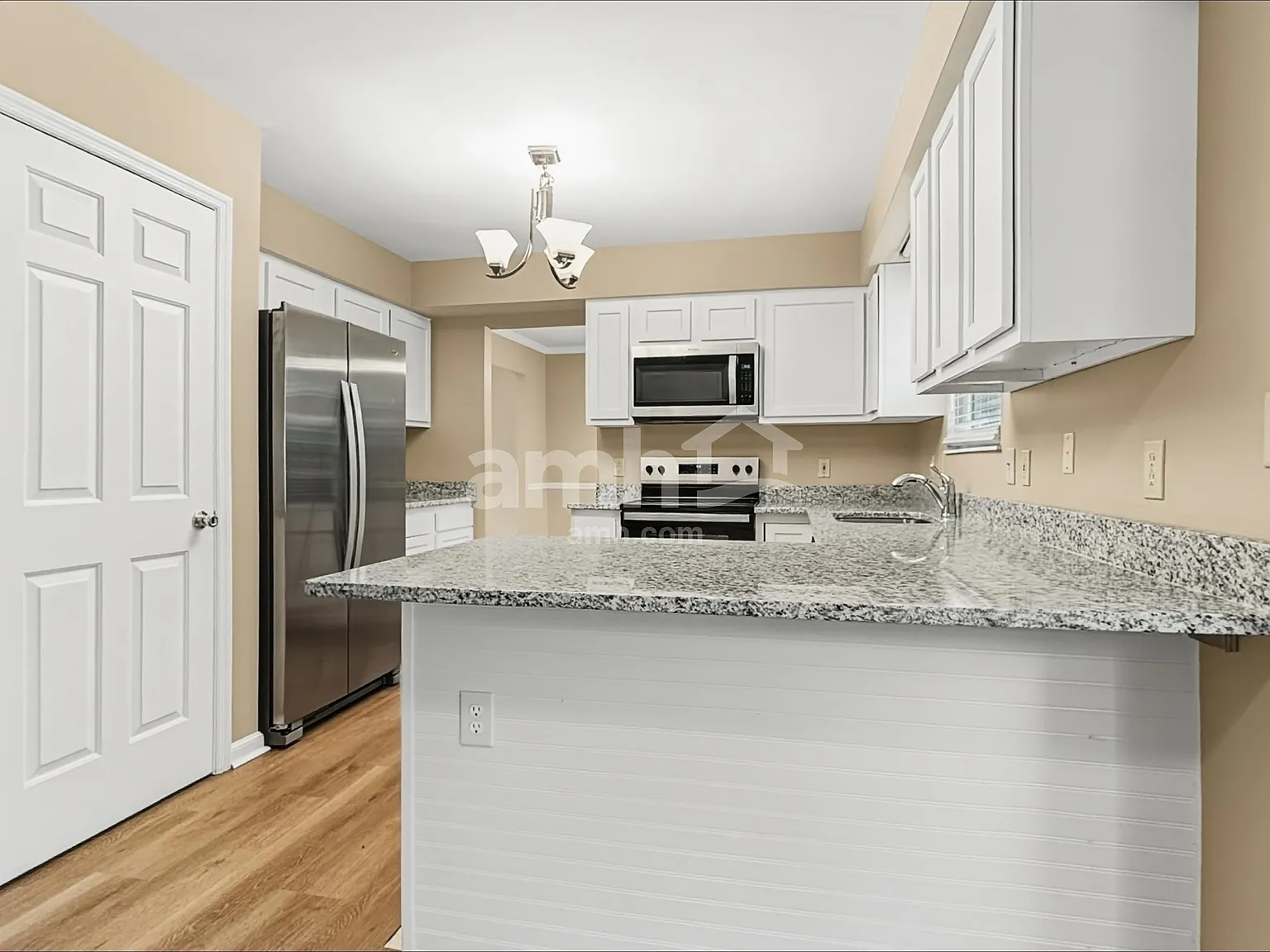 4 bed, 2.5 bath, 3280 sqft, $3,180 — Photo 4