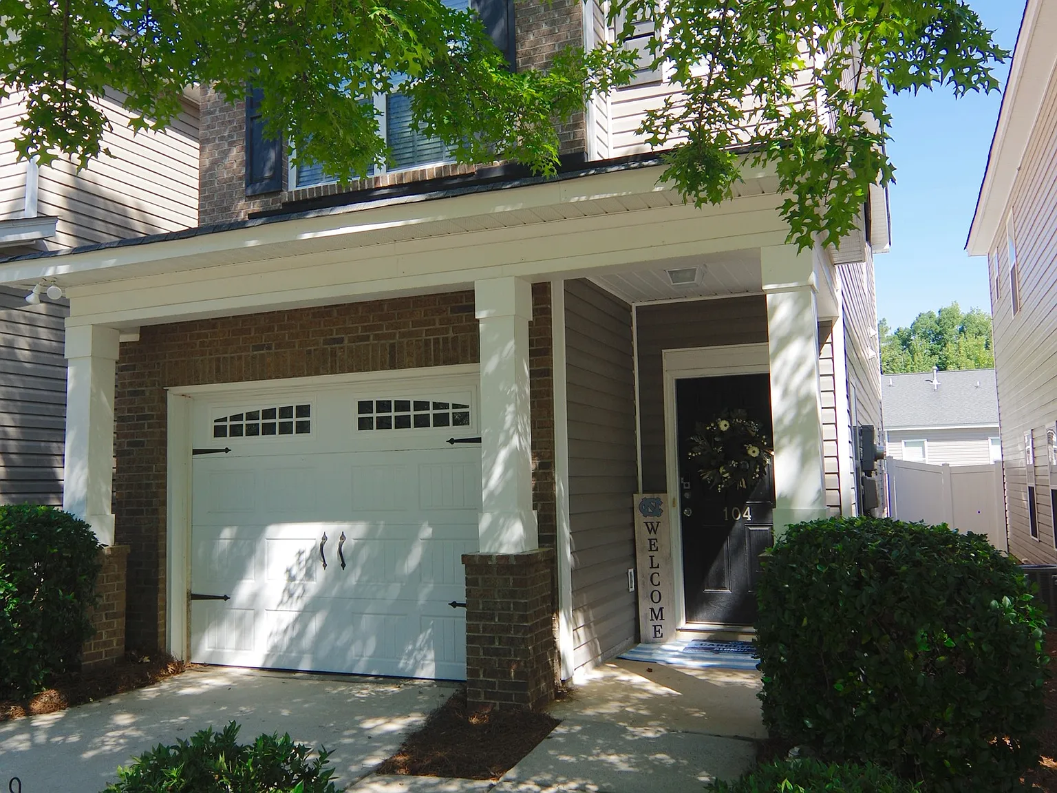 3 bed, 2.5 bath, 1268 sqft, $1,900 — Photo 2