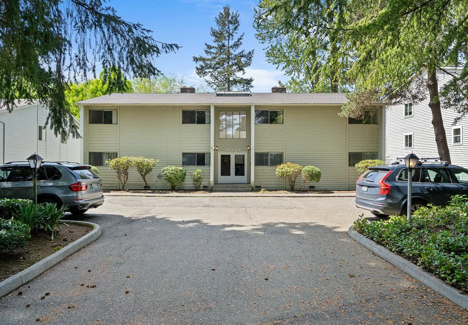 2 bed, 1.0 bath, 910 sqft, $2,100 — Photo 2