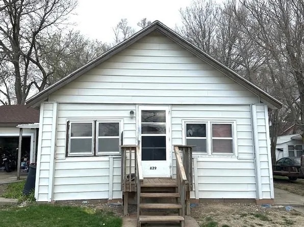 829 S 10th Ave, Broken Bow, NE 68822