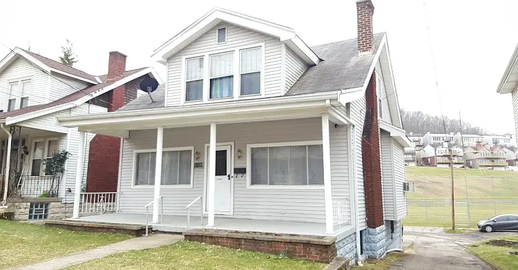 2009 Howell St