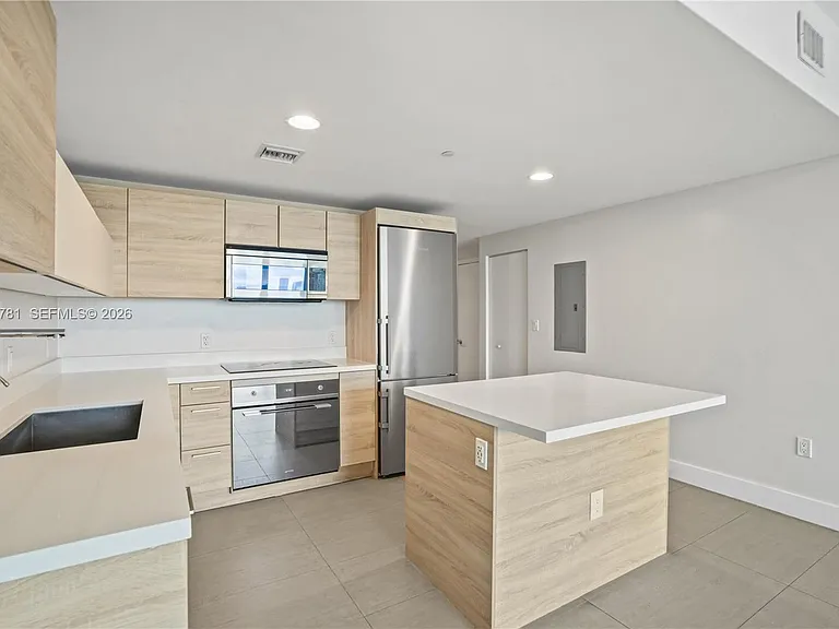 16385 Biscayne Blvd #1919 — Photo 10