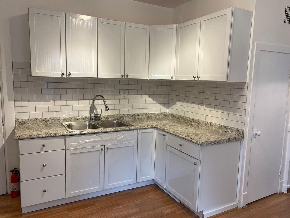 1st image of 3214 N Hoyne Ave #1R
