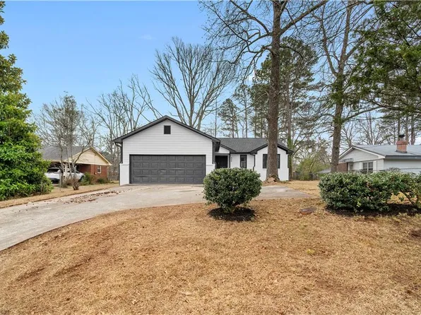 323 Lumpkin St, Winder, GA 30680