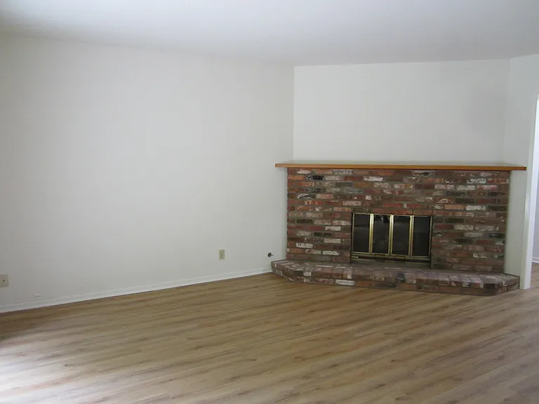 3725 Lincolnwood Dr — Photo 14