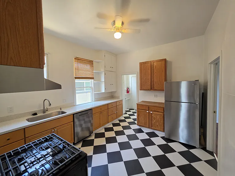 3139 Harrison St — Photo 9