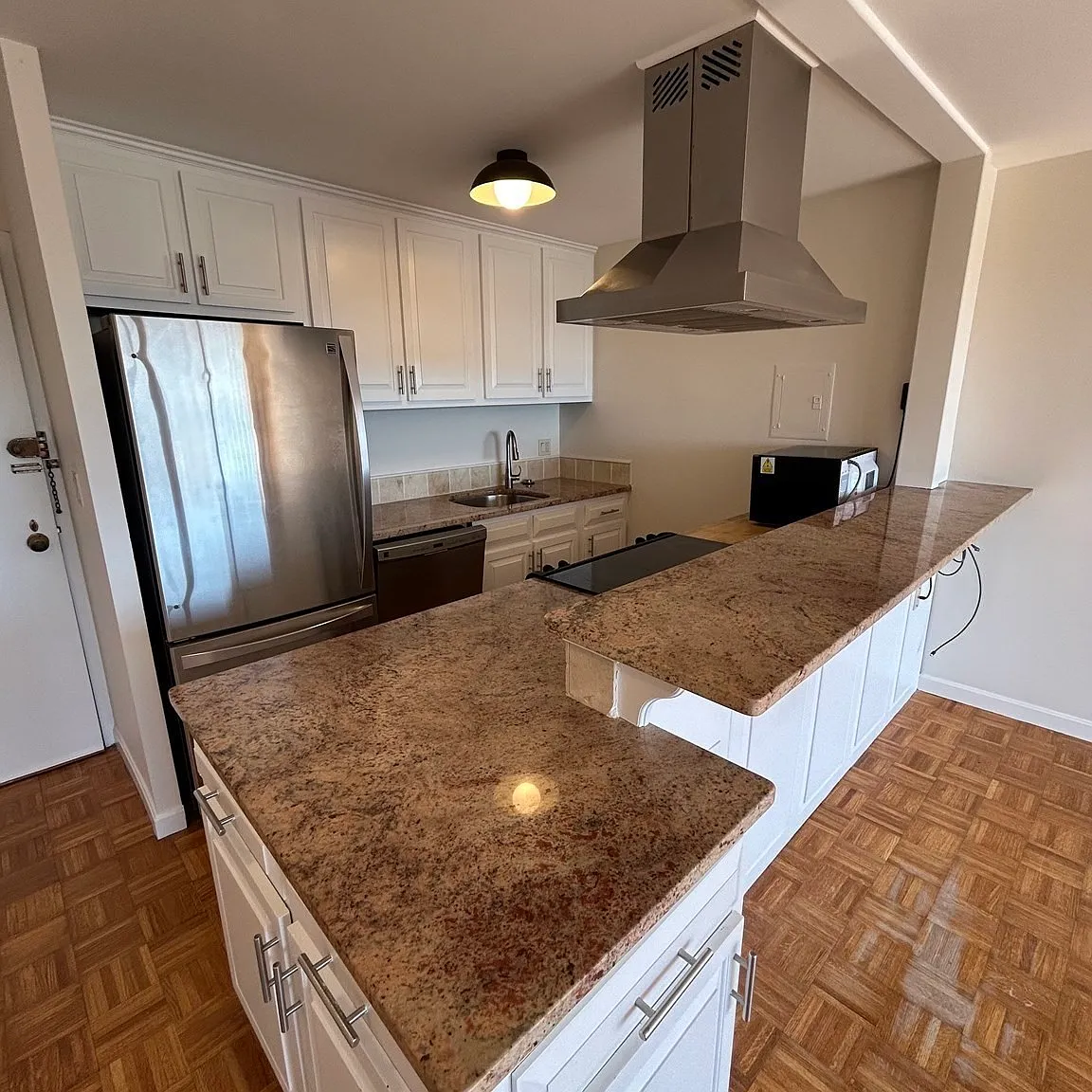 2 bed, 1.5 bath, 877 sqft, $4,200 — Photo 3