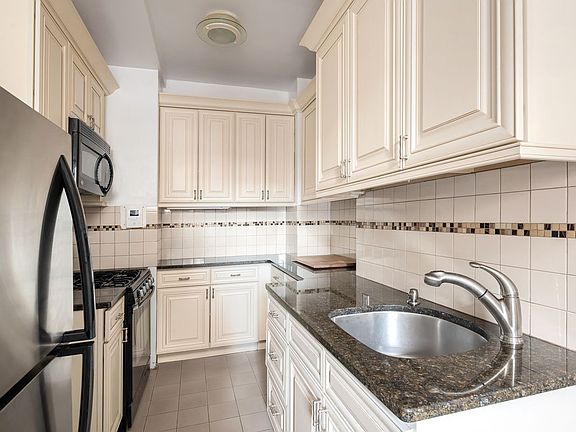 5th image of 243 W 70th St APT 8D