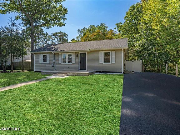 5th image of 501 Azalea Dr
