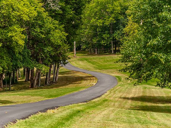 2nd image of 1311 Deer Run