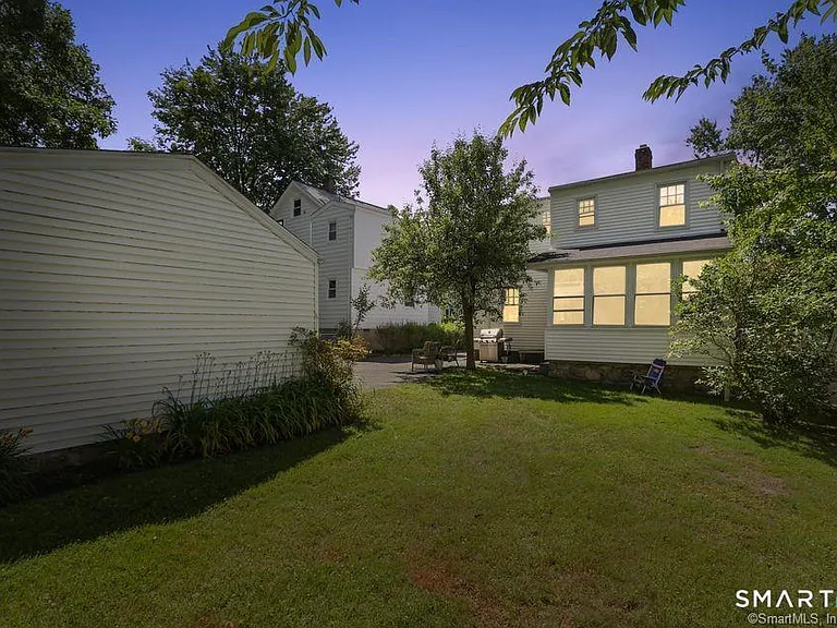 24 Henry St — Photo 3