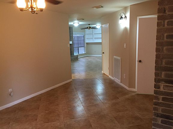 5th image of 19614 Lake Hollow Ln