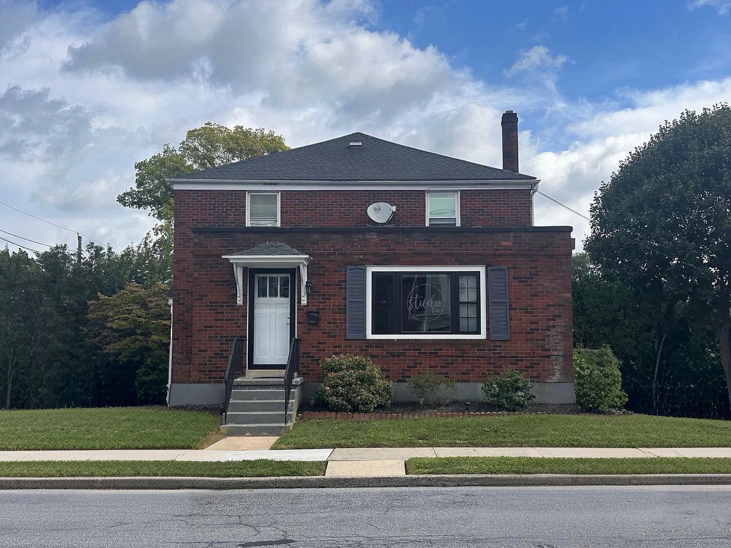 400 E Maple Street — Photo 4