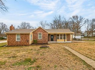 309 W Piankishaw St, Paola, KS 66071