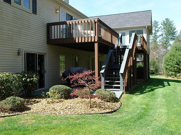 3rd image of 134 Leyden Dr