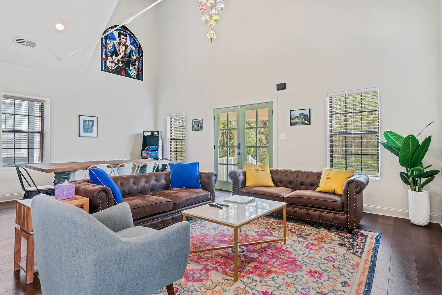 4 bed, 2.0 bath, $3,864 — Photo 1