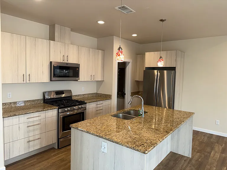 728 Oak St #L — Photo 10