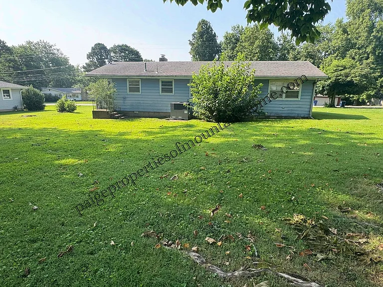 425 Ashington Dr — Photo 3