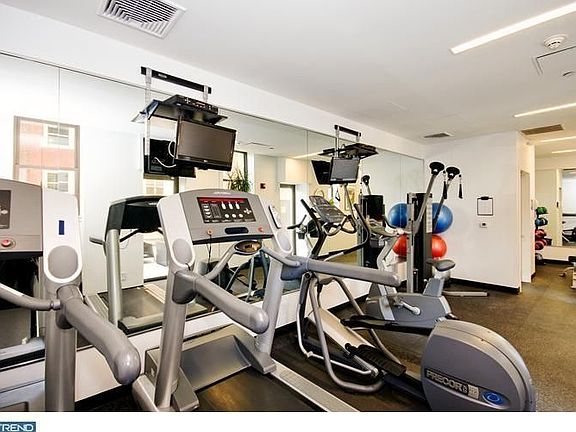 4th image of 210 W Washington Sq APT 8N