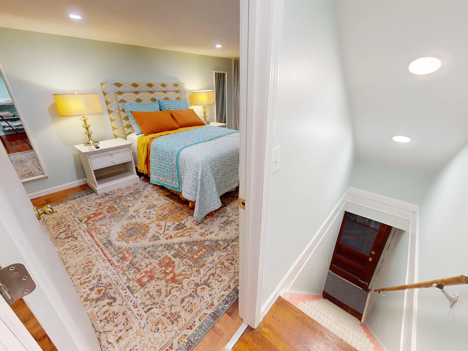4 bed, $6,000 — Photo 3