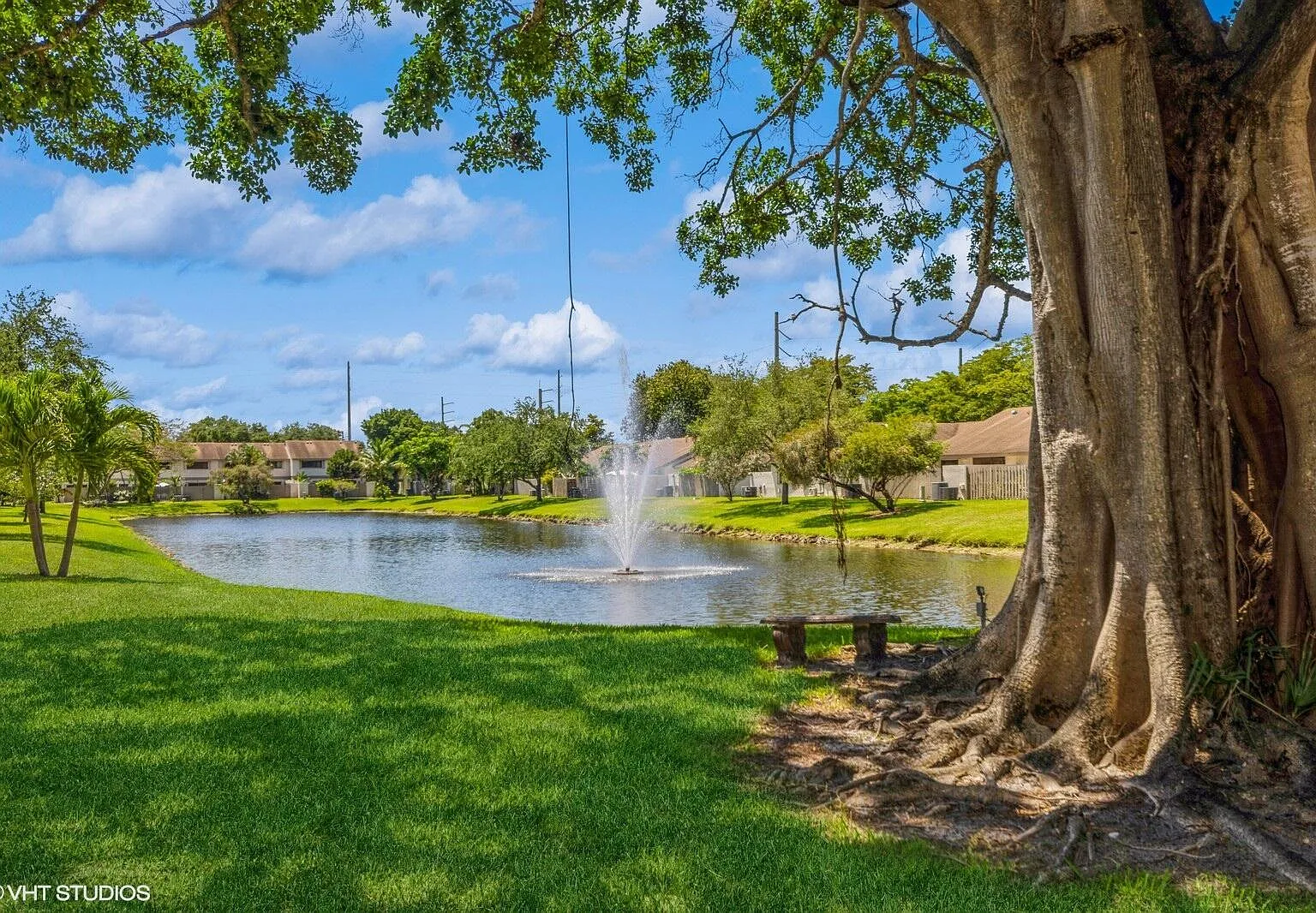 3 bed, 2.0 bath, 1156 sqft, $2,475 — Photo 4