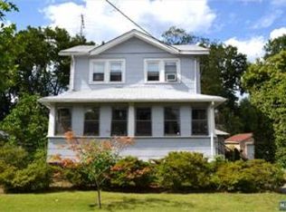 43 Carnation St, Bergenfield, NJ 07621