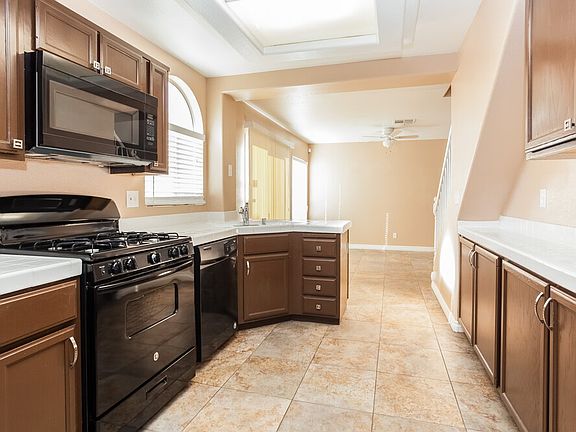 5th image of 8939 Green Jade Dr