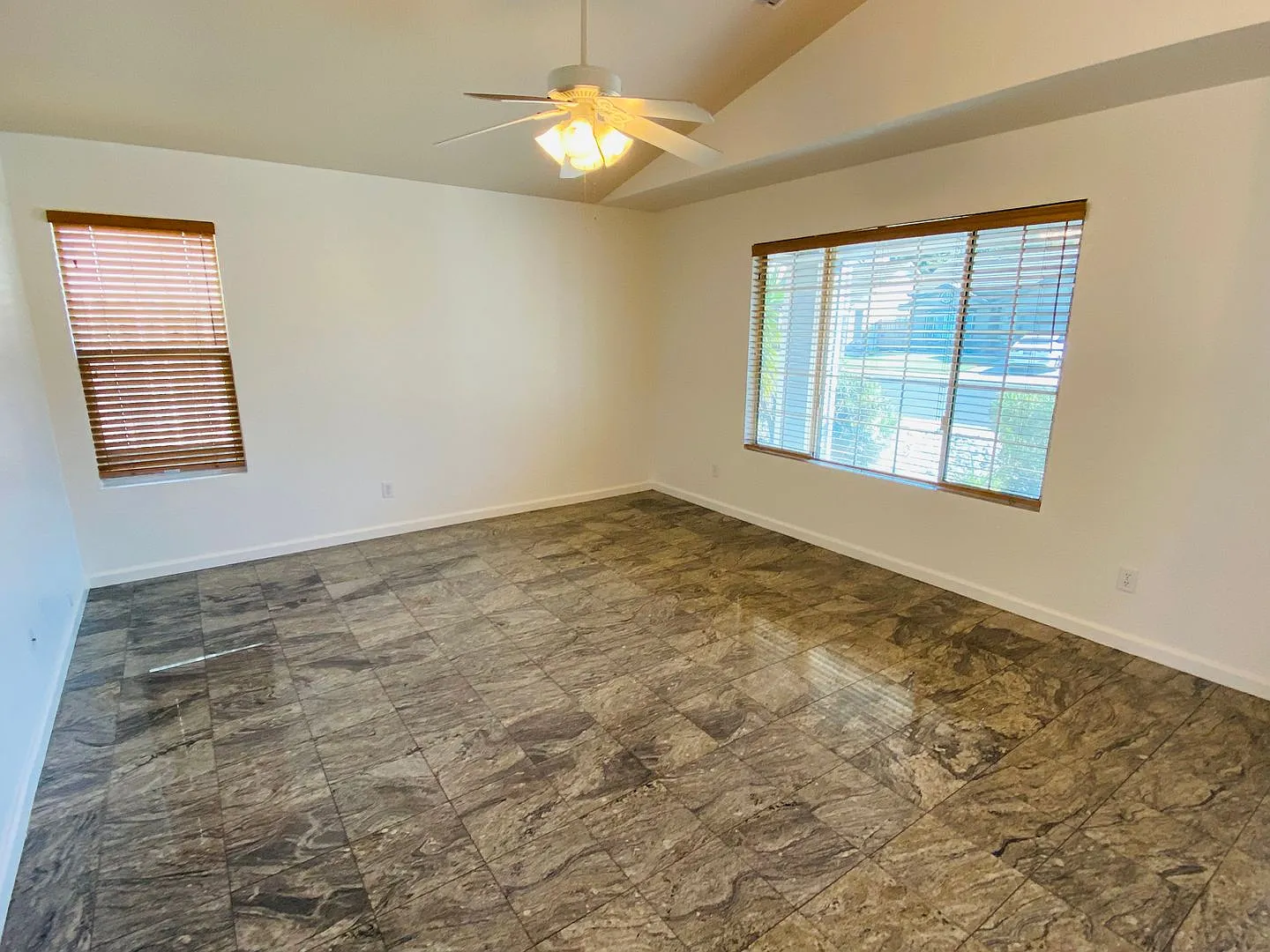 Comfy 3 Bedroom Single Story — Photo 2