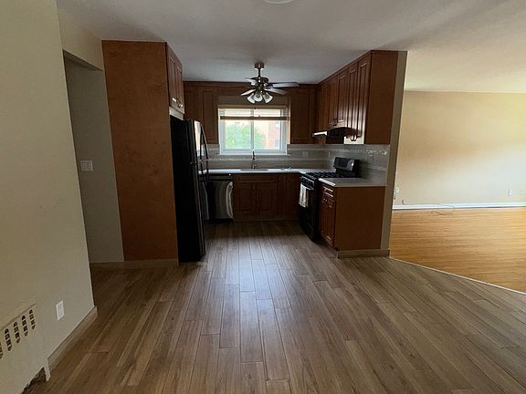 5th image of 1050 Waring Ave #1