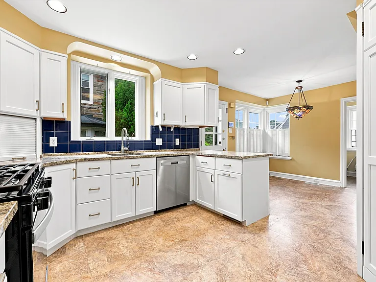 1356 Arbordale Rd — Photo 10