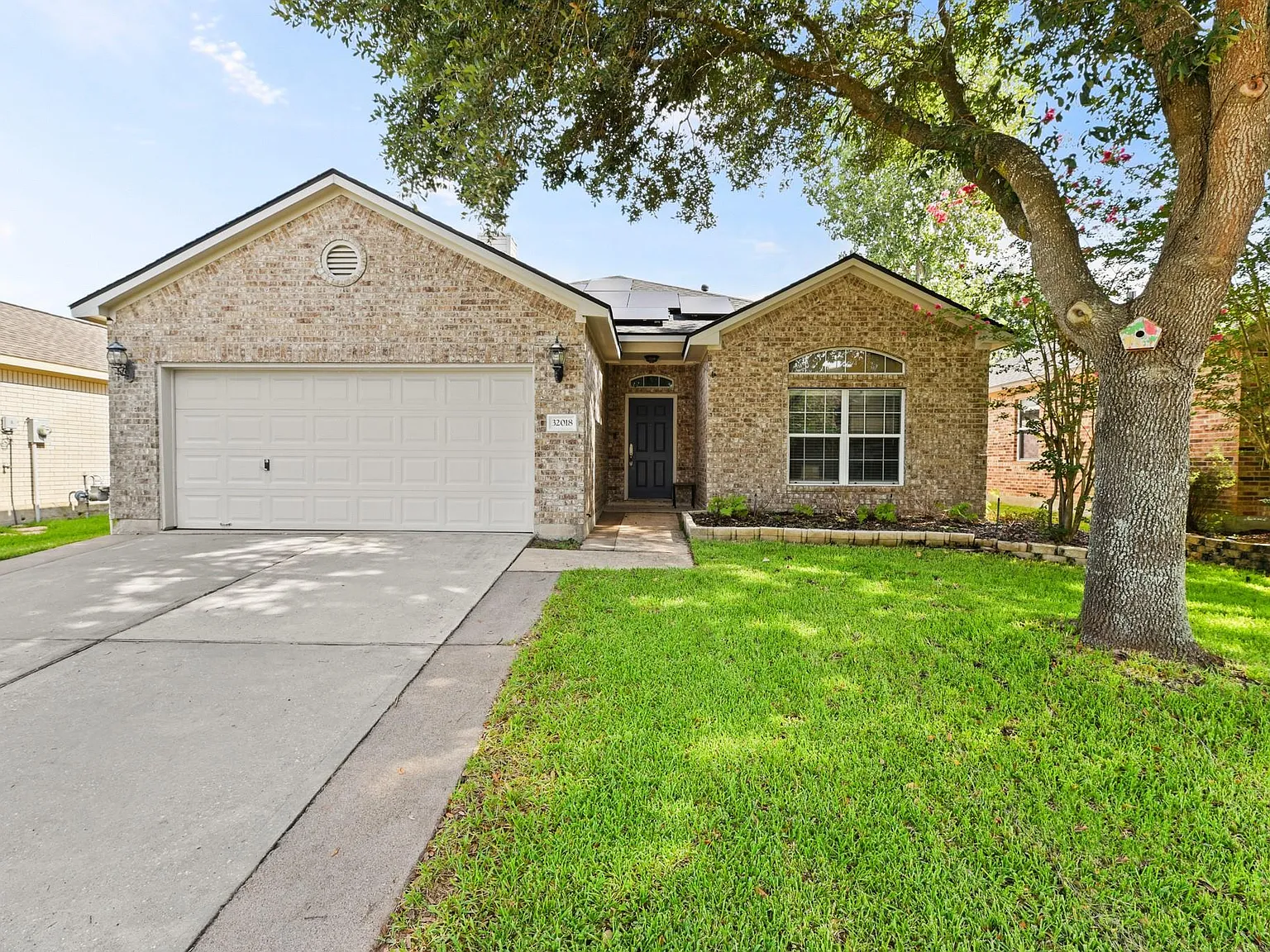 3 bed, 2.0 bath, 1379 sqft, $2,000 — Photo 1