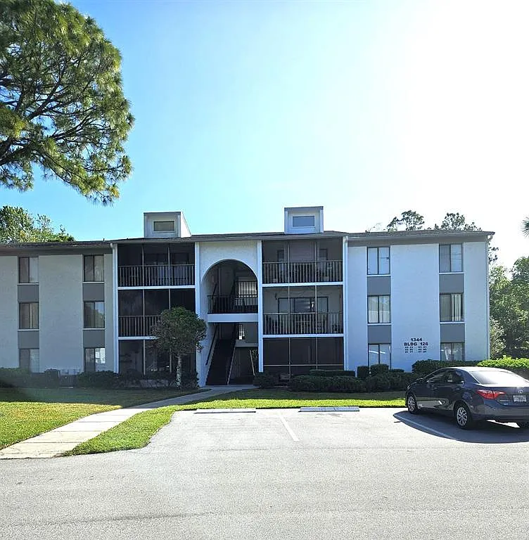 2 bed, 2.0 bath, 1040 sqft, $1,400 — Photo 1