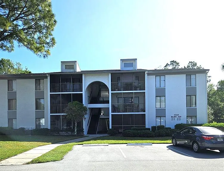 1344 Pine Ridge Cir E #E3 — Photo 1