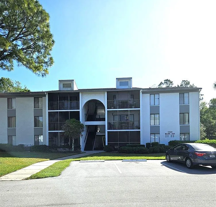 1344 Pine Ridge Cir E #E3