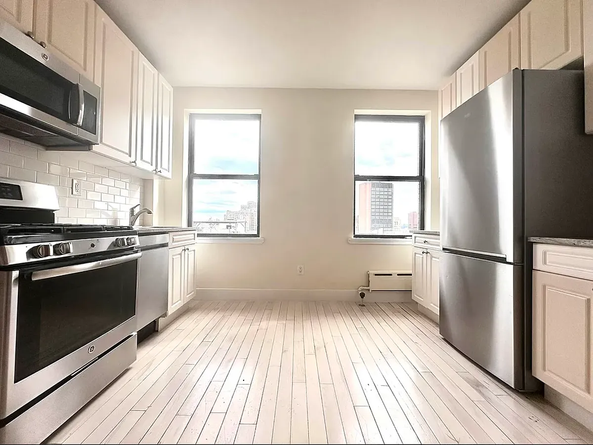 Building Photo - 4101 Broadway #8E