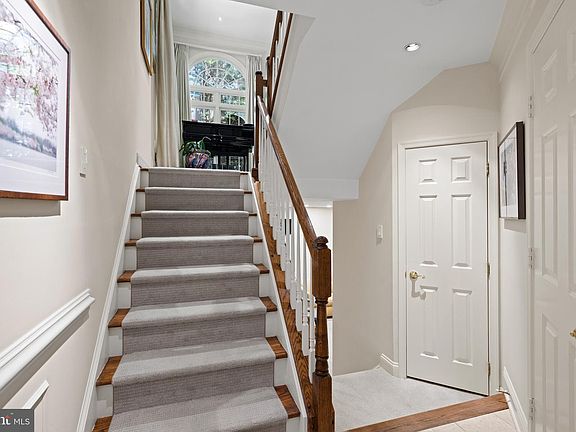 4th image of 3915 Hillandale Ct NW