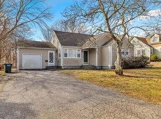 77 Loftus Cir, Bridgeport, CT 06606