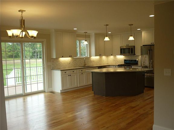 3rd image of 126 Harvest Dr
