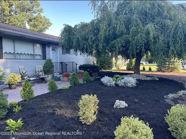 22 Western Dr, Howell, NJ 07731