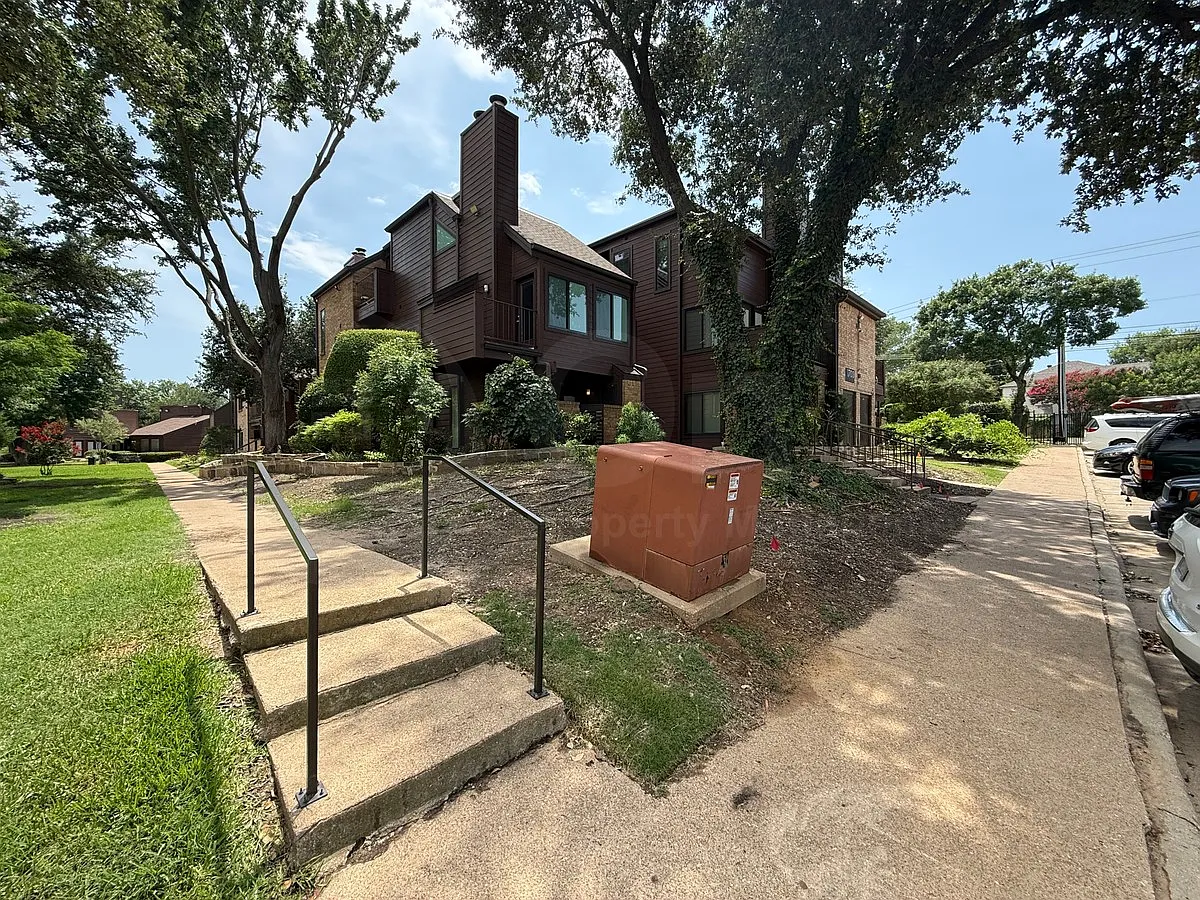1 bed, 1.0 bath, 480 sqft, $875 — Photo 2