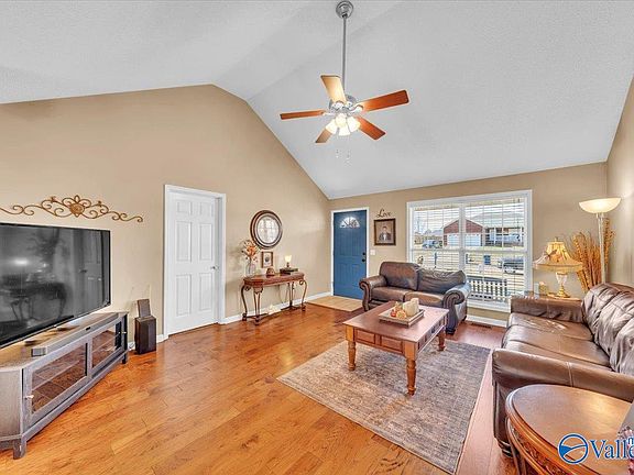 3rd image of 237 Tanner Point Dr