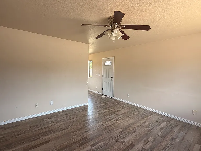 1078 W Rogers Ave — Photo 4