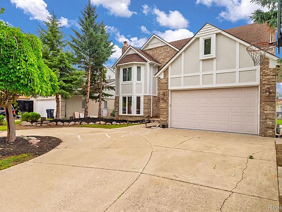 3rd image of 36832 Melbourne Dr