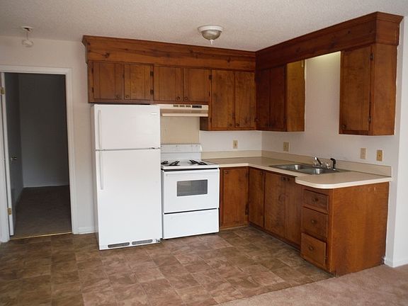 3rd image of 3170 Moseley Dr APT 10