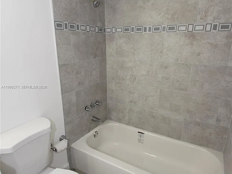 4550 NW 9th St #811E — Photo 13