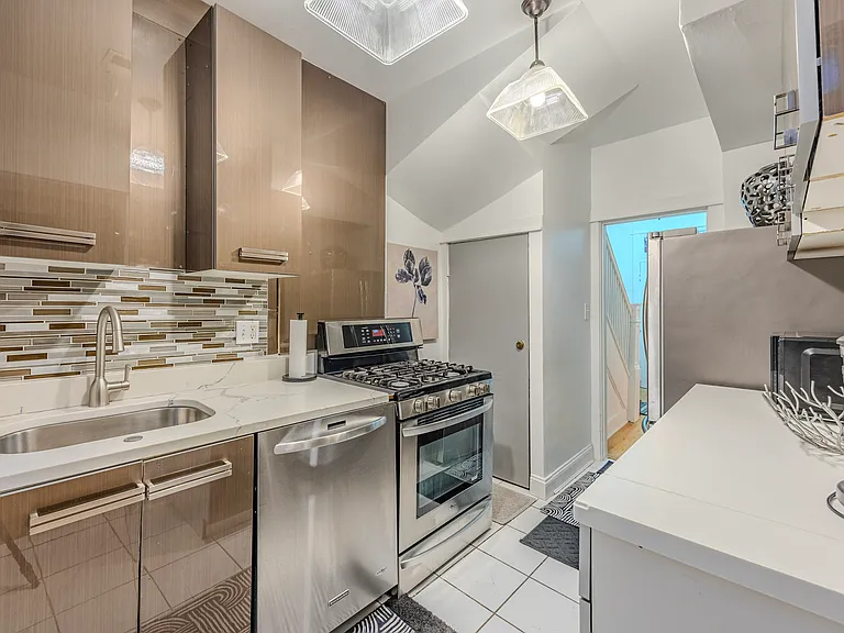 1313 Florida Ave NE — Photo 11