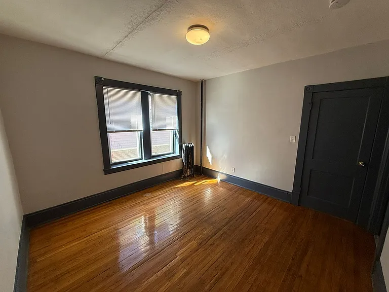 66-68 Fort Pleasant Avenue — Photo 10