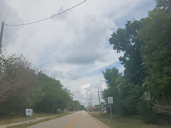 5th image of 2201 Sipes Ave