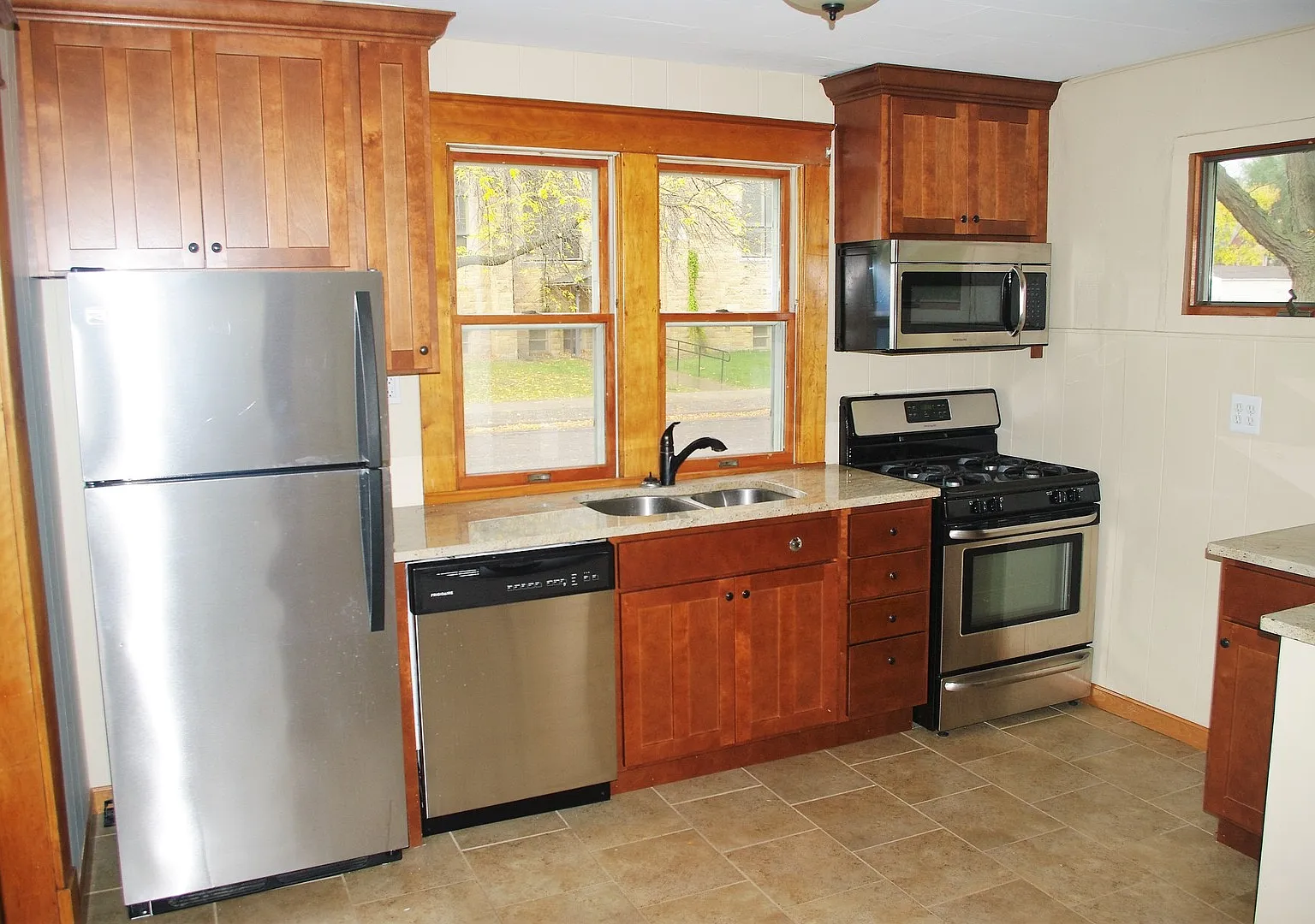 Beautiful, Clean 4 bedroom West 7th Gem!! — Photo 1