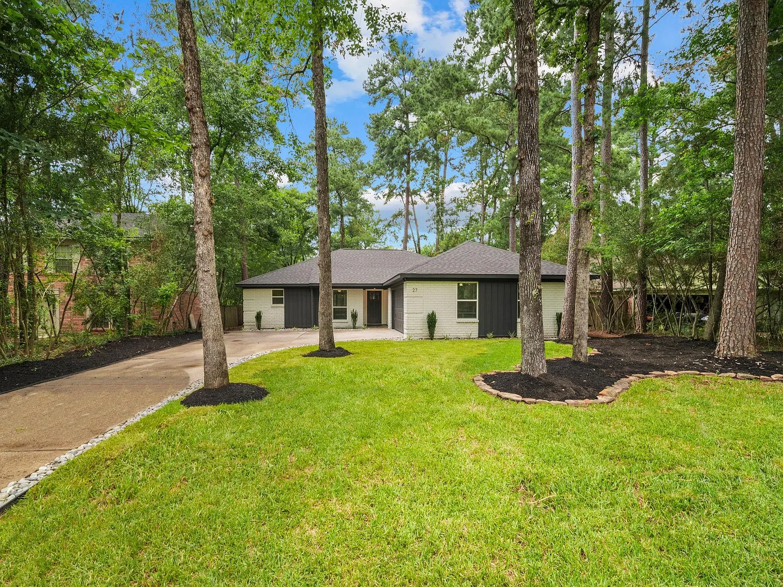 3 bed, 2.0 bath, 1891 sqft, $3,100 — Photo 3